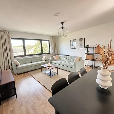 110qm- 4 - Free Private Parking- Free Fast Wifi - Kitchen - Near Wood- A Part Time Apartment