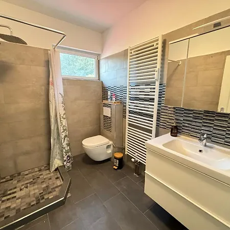 110qm- 4 - Free Private Parking- Free Fast Wifi - Kitchen - Near Wood- A Part Time Apartment *
