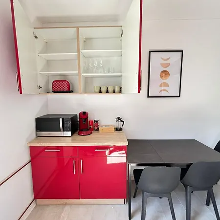 شقة 110qm- 4 - Free Private Parking- Free Fast Wifi - Kitchen - Near Wood- A Part Time فالسروده