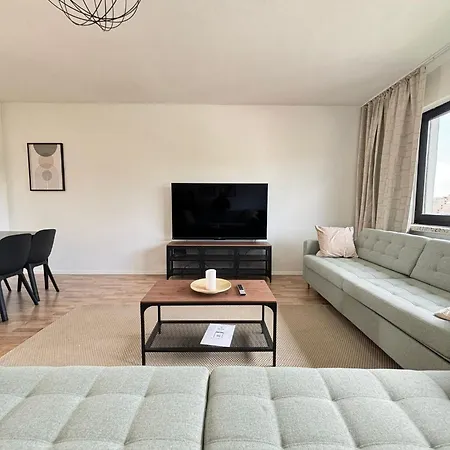 Apartment 110qm- 4 - Free Private Parking- Free Fast Wifi - Kitchen - Near Wood- A Part Time Walsrode
