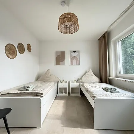 110qm- 4 - Free Private Parking- Free Fast Wifi - Kitchen - Near Wood- A Part Time Walsrode