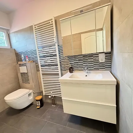 110qm- 4 - Free Private Parking- Free Fast Wifi - Kitchen - Near Wood- A Part Time Walsrode
