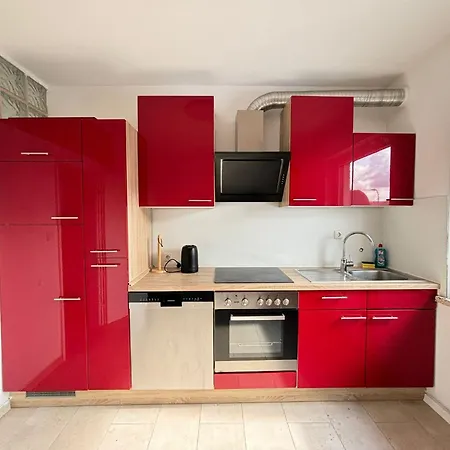 110qm- 4 - Free Private Parking- Free Fast Wifi - Kitchen - Near Wood- A Part Time Apartment