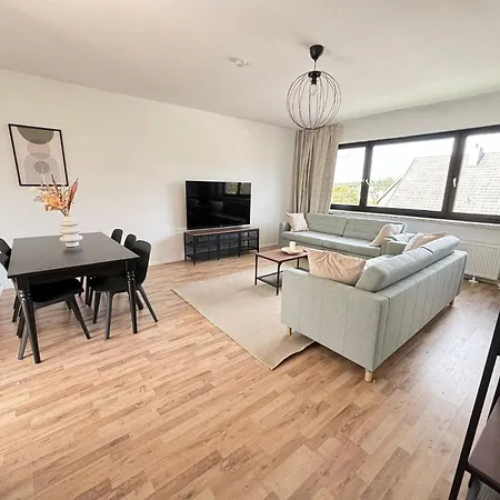 110qm- 4 - Free Private Parking- Free Fast Wifi - Kitchen - Near Wood- A Part Time *