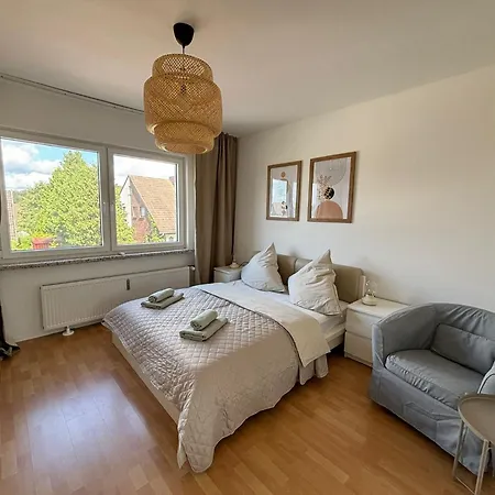 شقة 110qm- 4 - Free Private Parking- Free Fast Wifi - Kitchen - Near Wood- A Part Time
