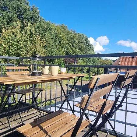 Apartment 110qm- 4 - Free Private Parking- Free Fast Wifi - Kitchen - Near Wood- A Part Time *
