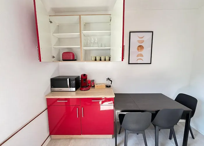 Lejlighed 110qm- 4 - Free Private Parking- Free Fast Wifi - Kitchen - Near Wood- A Part Time Walsrode