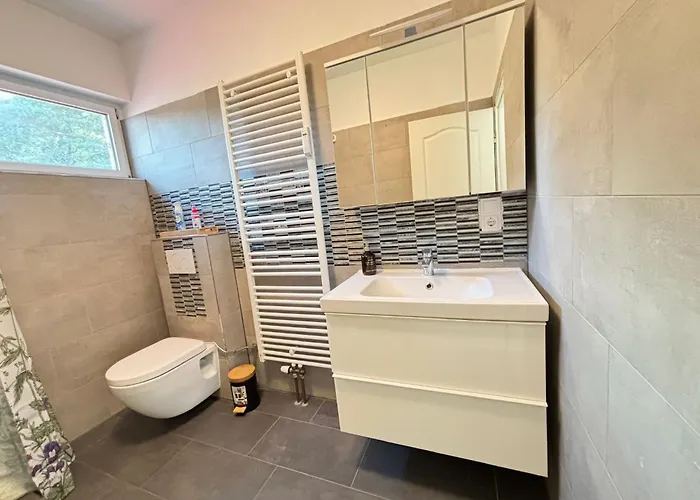 110qm- 4 - Free Private Parking- Free Fast Wifi - Kitchen - Near Wood- A Part Time Walsrode