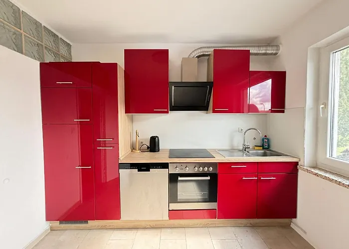 110qm- 4 - Free Private Parking- Free Fast Wifi - Kitchen - Near Wood- A Part Time شقة