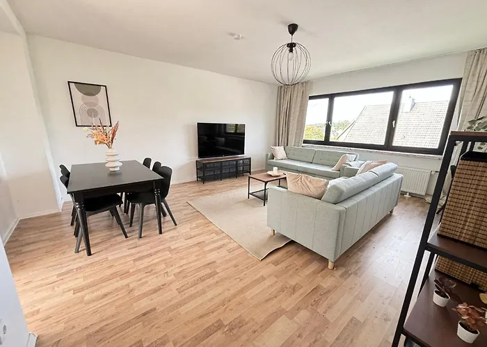 110qm- 4 - Free Private Parking- Free Fast Wifi - Kitchen - Near Wood- A Part Time *
