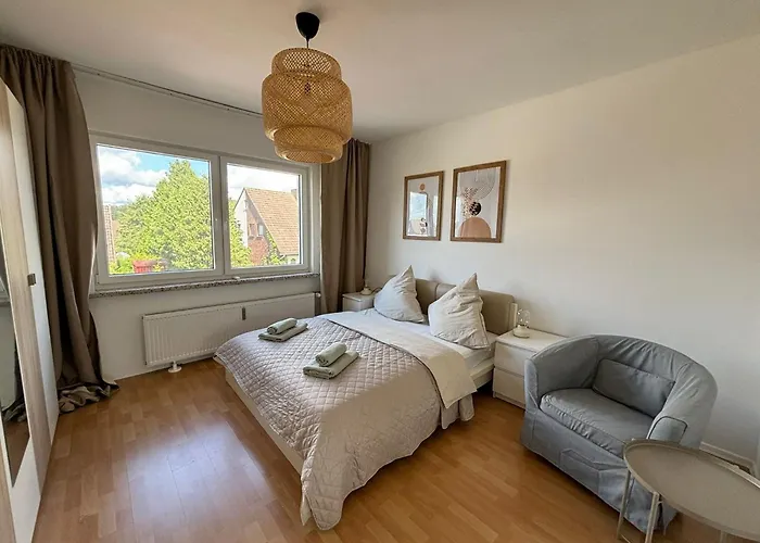 شقة 110qm- 4 - Free Private Parking- Free Fast Wifi - Kitchen - Near Wood- A Part Time