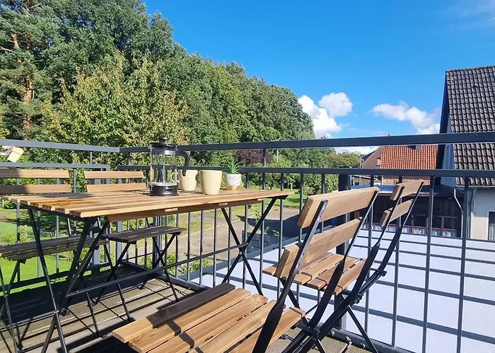 Lejlighed 110qm- 4 - Free Private Parking- Free Fast Wifi - Kitchen - Near Wood- A Part Time *